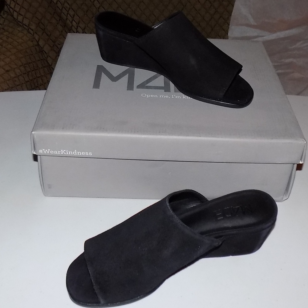 New M4D3 Clarah Black Kid Suede  US 6